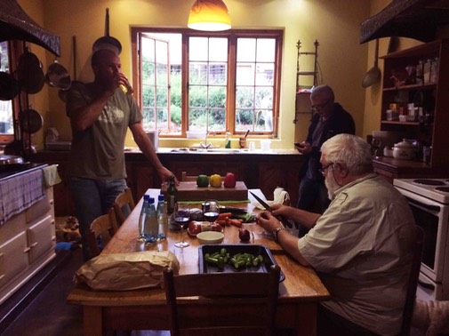 max &Vm preparing a meal together